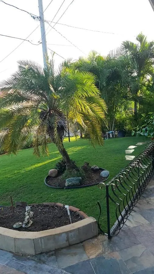 Caribbean Estates, 10 Mins From The Beach, Beautiful Gated Community Portmore Holiday home