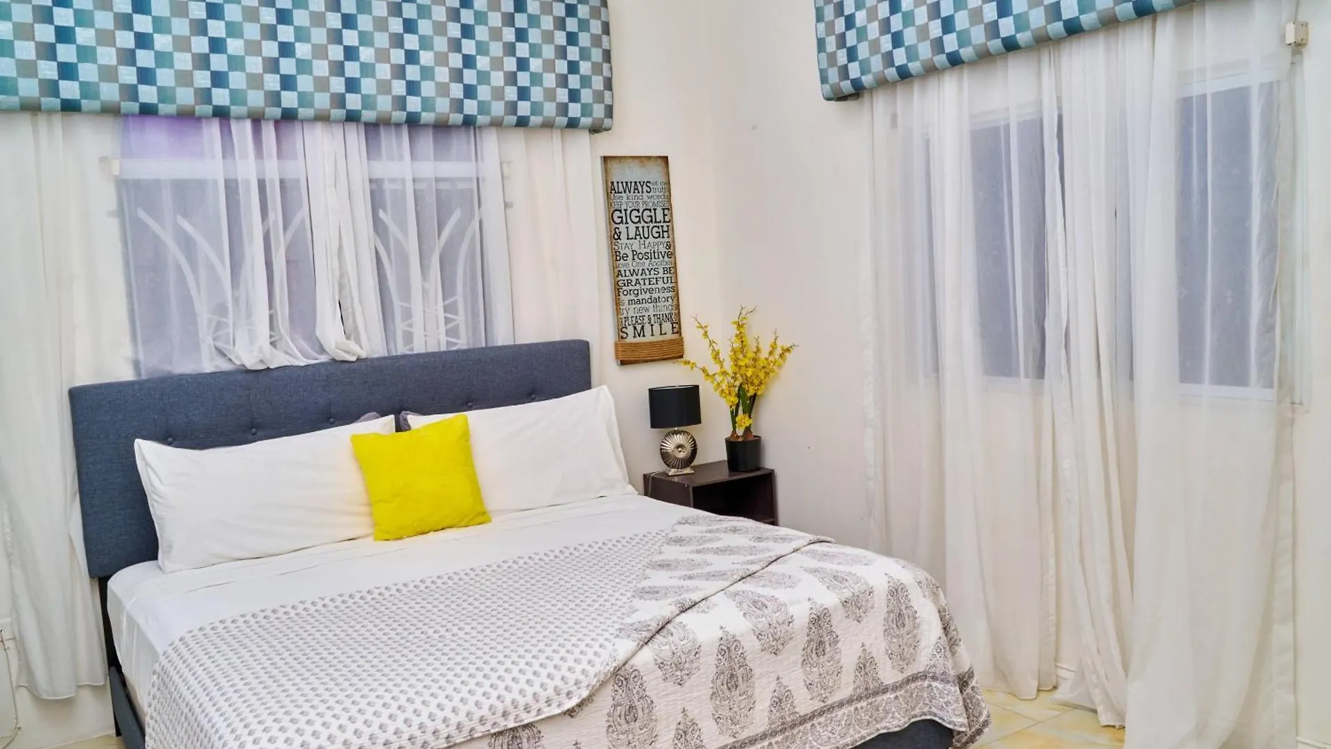 Holiday home Caribbean Estates, 10 Mins From The Beach, Beautiful Gated Community Portmore